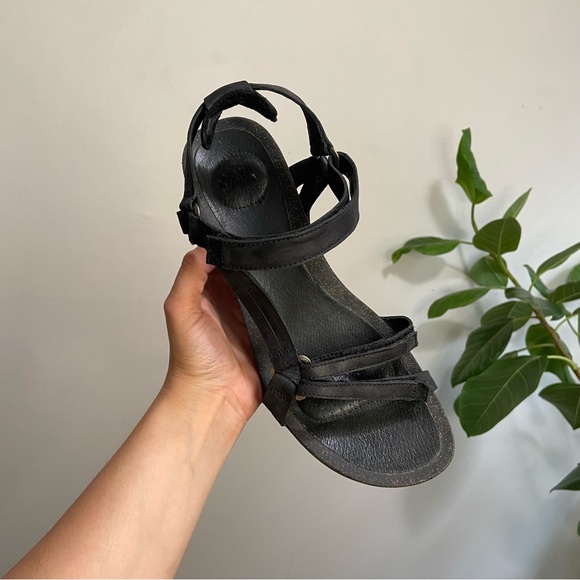 Teva Ysidro Black Leather Strap Wedge Sandals - Picture 2 of 6